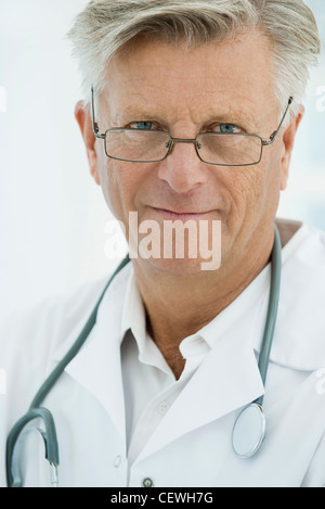 Männlichen Arzt, portrait Stockfoto