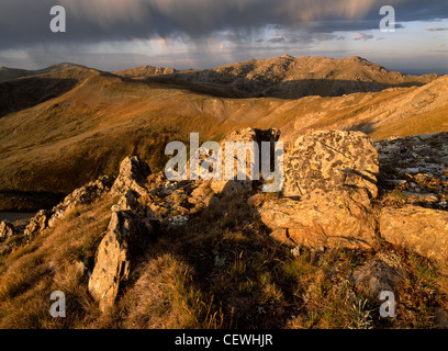 Blick vom Carruthers Peak über den Main-Bereich in Richtung Mount Kosciuszko bei Sonnenaufgang New South Wales Australien Stockfoto
