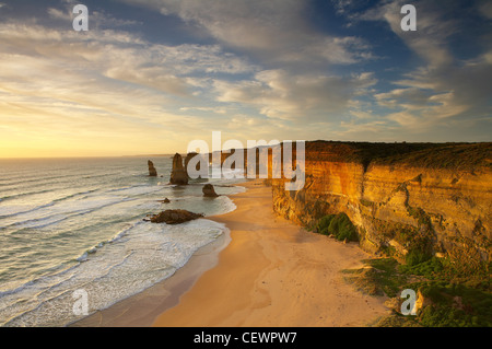 die erodierten Küste von der zwölf Apostel, Port Campbell National Park, Great Ocean Road, Victoria, Australien