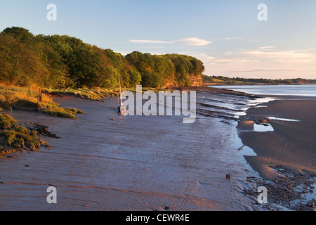 Den Fluss Severn bei Sonnenaufgang von Lydney Docks. Stockfoto