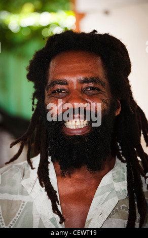Mann mit Rastafari Frisur und Bart in Victoria Market, Seychellen Stockfoto
