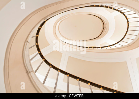 Weiße Treppe. Treppenhaus im polnischen Palast. Königsschloss in Warschau zum Weltkulturerbe - UNESCO. Stockfoto