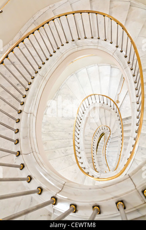 Weiße Treppe. Treppenhaus im polnischen Palast. Königsschloss in Warschau zum Weltkulturerbe - UNESCO. Stockfoto