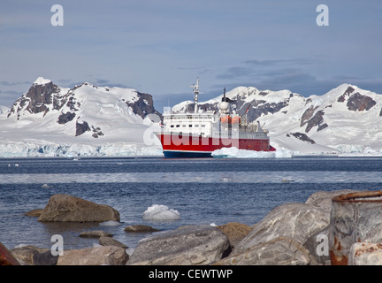 MS Expedition in Paradise Bay, antarktische Halbinsel Stockfoto