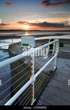 Blick über den Fluss Severn von Loch Tor am Eingang, das Becken von Lydney Dock. Die erste Phase einer extensi Stockfoto