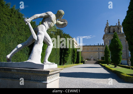 Klassische Statue in den Gärten von Blenheim Palace. Stockfoto