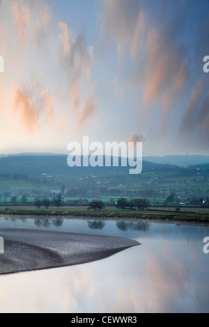 Den Fluss Severn bei Westbury auf Severn. Die südliche Hälfte der Pfarrei, umgeben von einer Schleife des Severn, liegt in der Nähe von Fluss-l Stockfoto