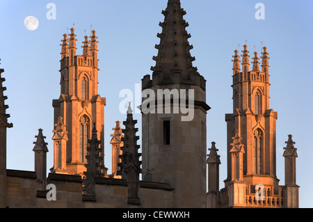 Mondaufgang über alle Seele College in Oxford. Stockfoto