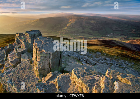 Auf der Suche nach Nordwesten vom Zuckerhut in der Nähe von Abergavenny in Südwales. Stockfoto