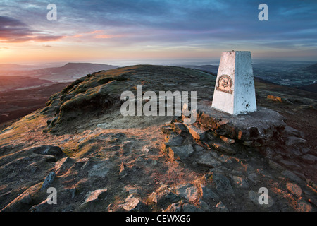 Tagesanbruch auf den Zuckerhut in der Nähe von Abergavenny in Monmouthshire. Stockfoto