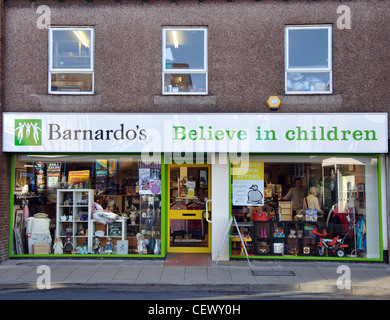 Barnardo es Charity Shop, Middle Street, Consett, Co Durham, England, UK Stockfoto