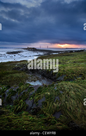 Die Severn-Brücke über den Fluss Severn um als Bindeglied zwischen England und Wales. Stockfoto