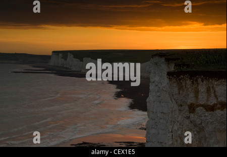 Ein Küsten Sonnenuntergang bei Birling Gap. Stockfoto