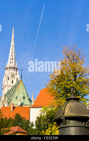 Der Blick auf Kathedrale der Jungfrau Maria von Vlaska Straße in Zagreb. Stockfoto