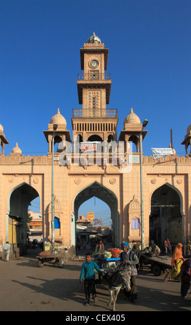 Indien, Rajasthan, Nagaur, Altstadt, Tor, Uhrturm, Straßenszene, Stockfoto