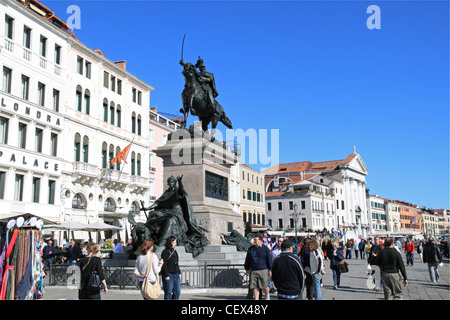 König Vittorio Emanuele II Denkmal auf der Riva Degli Schiavoni, Venedig, Veneto, Italien, Adria, Europa Stockfoto