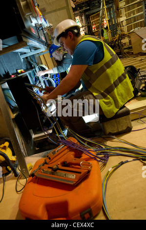 Elektriker, Installation, Verkabelung, arbeiten auf einer Baustelle Stockfoto