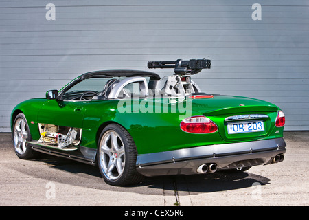 Raketen auf Jaguar XKR, James Bond Oldtimer Stockfoto