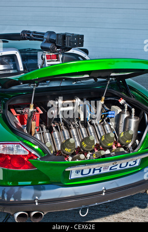 Raketen auf Jaguar XKR, James Bond Oldtimer Stockfoto