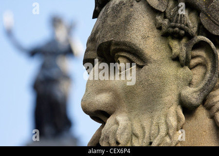 Büsten von Philosophen außerhalb das Sheldonian Theatre in Oxford. Stockfoto