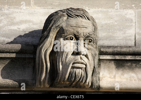 Detail der Stein auf die Außenfassade des Magdalen College in Oxford 2 schnitzen. Stockfoto