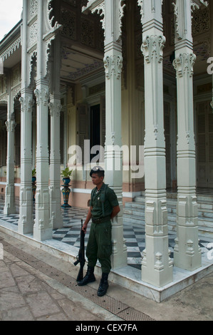 Soldat auf der Abhisek Dusit Thronsaal in Bangkok, Thailand Stockfoto