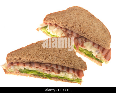 Frisch zubereitete oder gegrilltem Speck und Brie Käse Sandwich mit Salat auf Gesunde braune Brot mit Keine Personen Stockfoto