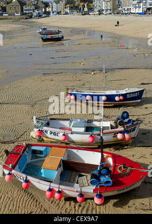 Boote im Hafen von St. Ives bei Ebbe Stockfoto