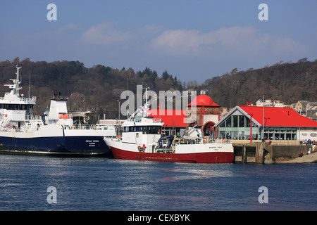 Boote im Hafen von Oban Stockfoto