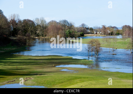 Überschwemmten Garmouth und Kingston Kurs neben River Spey in Garmouth, Schottland im April 2010 wegen schweren Schnee schmelzen. Stockfoto