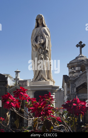 Grace Denkmäler am Friedhof La Recoleta, Buenos Aires, Argentinien Stockfoto