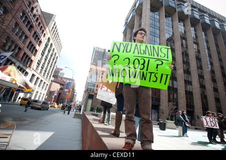 New York University Studenten und ihre Anhänger protestieren an der NYU über Expansionspläne der Universität Stockfoto
