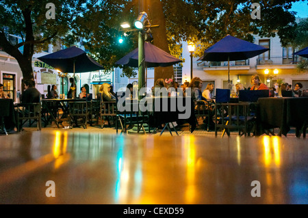 Bar Plaza Dorrego bei Nacht, San Telmo, Buenos Aires, Argentinien Stockfoto