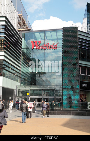 Eingang zum Einkaufszentrum Westfield Stratford City in Stratford, Großbritannien. Stockfoto