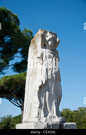 Antike Statue des Sieges in Ostia Antica, der ehemalige Hafen für Rom, Italien. Stockfoto