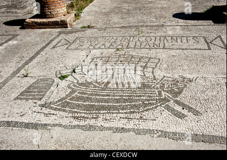 Mosaik-Designs in Ostia Antic wurden entwickelt, um in der lokalen Shop verkauften Waren zu benennen. Stockfoto