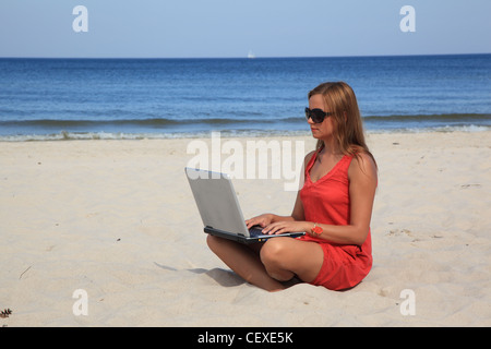 Frau am Strand Stockfoto