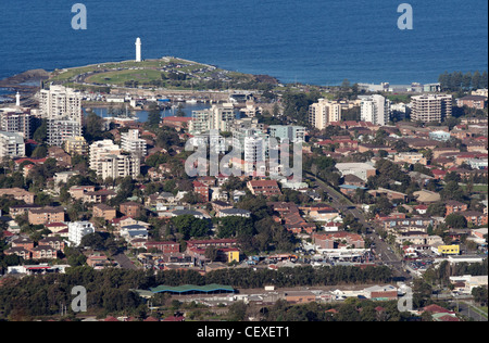 Blick hinunter auf Wollongong Stadt und Vororte Stockfoto