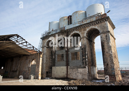 Depot Altbauten hinter Gare Saint-Jean-Bahnhof, Bordeaux, Frankreich Stockfoto