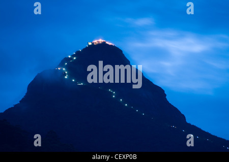 Der beleuchtete Spur bis Sri Pada (Adam es Peak) Sabargamuwa, Sri Lanka. Stockfoto