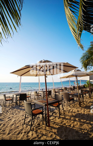 Seaside Café im tropical Beach Resort. Vertikale erschossen. Stockfoto