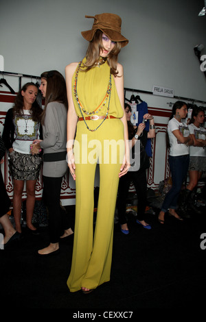 Etro Backstage Milan Ready to Wear Frühling Sommer 2011 Stockfoto