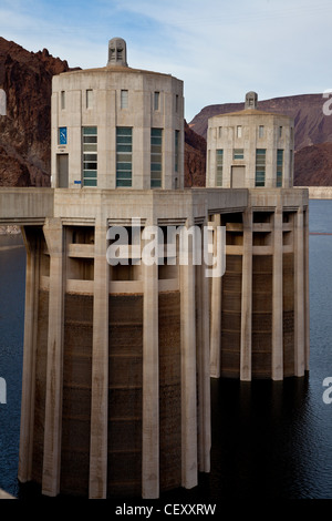 Hoover-Staudamm an der Grenze zu Nevada Arizona.  Aufnahme-Türme Stockfoto