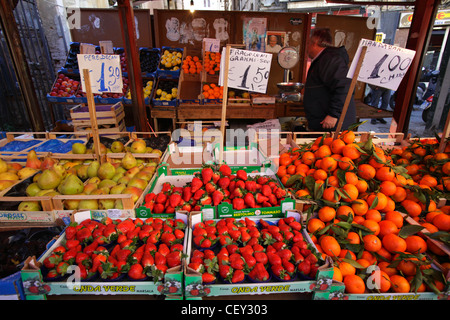 Früchte bei Ballarò-Markt, Palermo, Italien Stockfoto