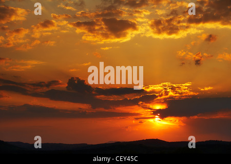 Rote trübe Schönheit Sonnenuntergang Stockfoto