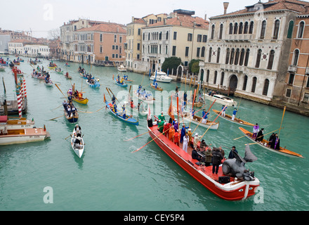 Historische Regatta auf dem Canale Grande für Karneval in Venedig 2012 Stockfoto