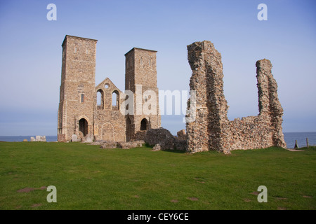 Die Reculver Türme auf der nördlichen Küste von Kent Stockfoto