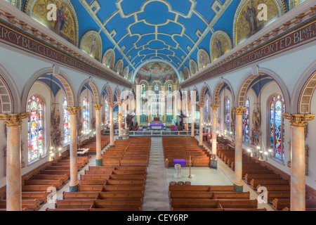 Das schöne Interieur des St. Michael Kirche, eine der Kirchen in der Gemeinde von der Auferstehung, in Jersey City, NJ, USA Stockfoto