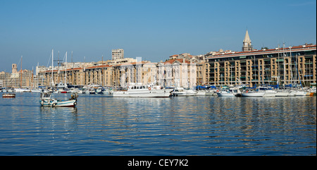 Alten Hafen von Marseille, Frankreich, den Kai mit Booten und Yachten. Stockfoto