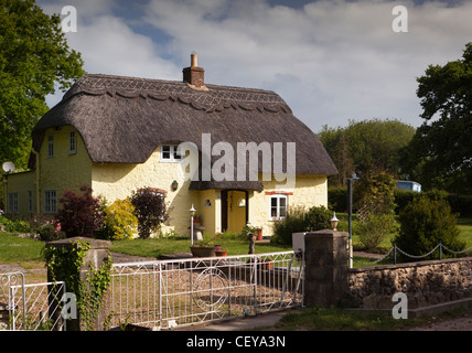 Großbritannien, England, Isle Of Wight, Newtown, Myrtle Cottage, attraktives strohgedeckten Haus Stockfoto
